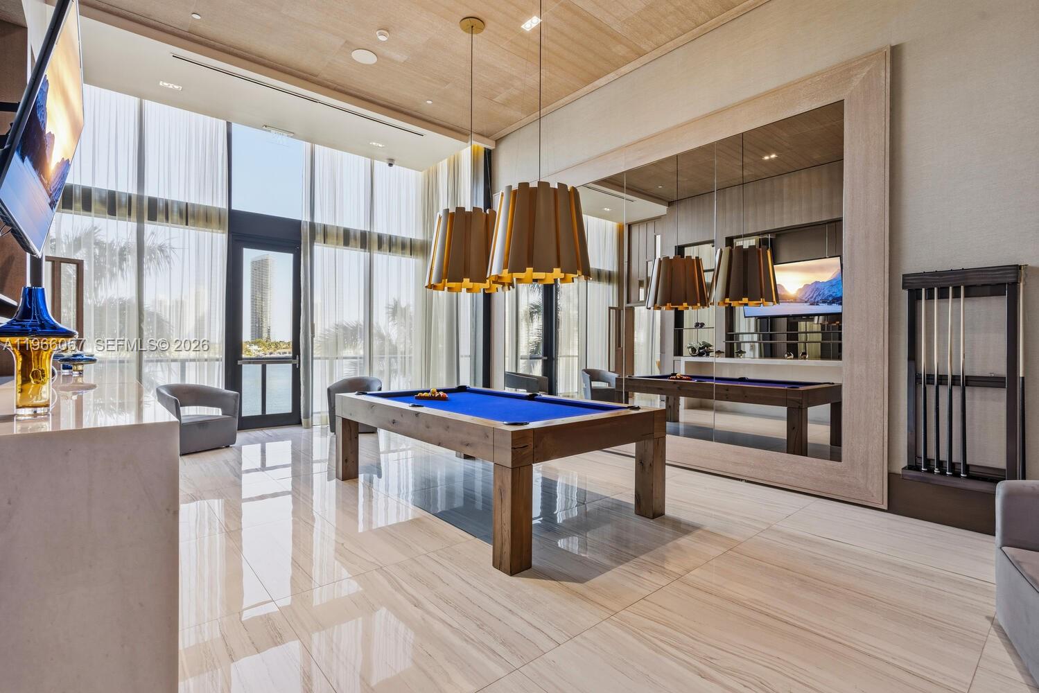 PRIVE CONDO - Residential