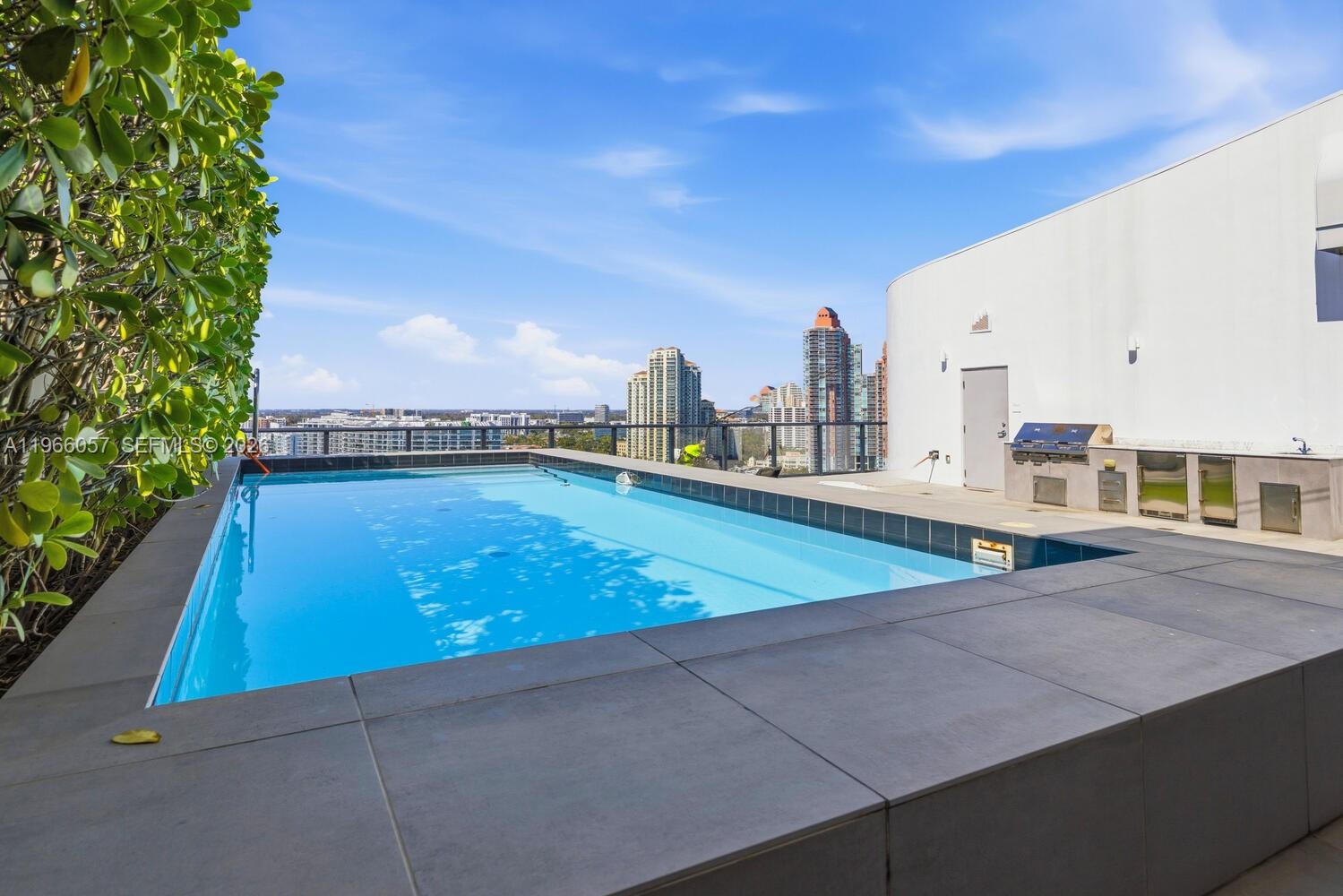 PRIVE CONDO - Residential