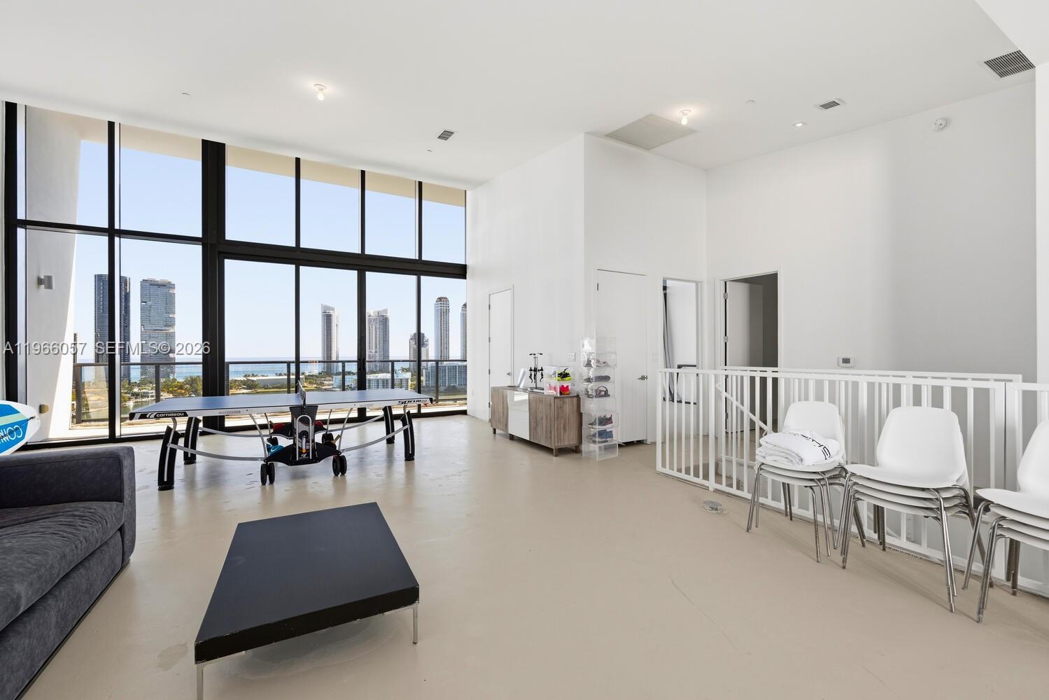 PRIVE CONDO - Residential