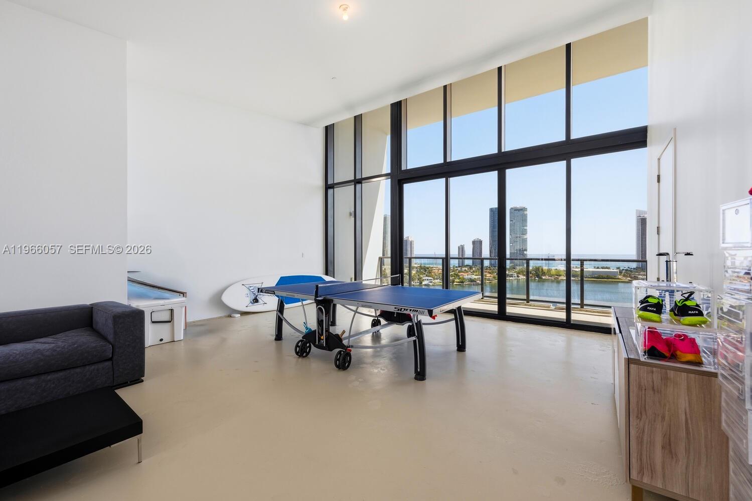 PRIVE CONDO - Residential