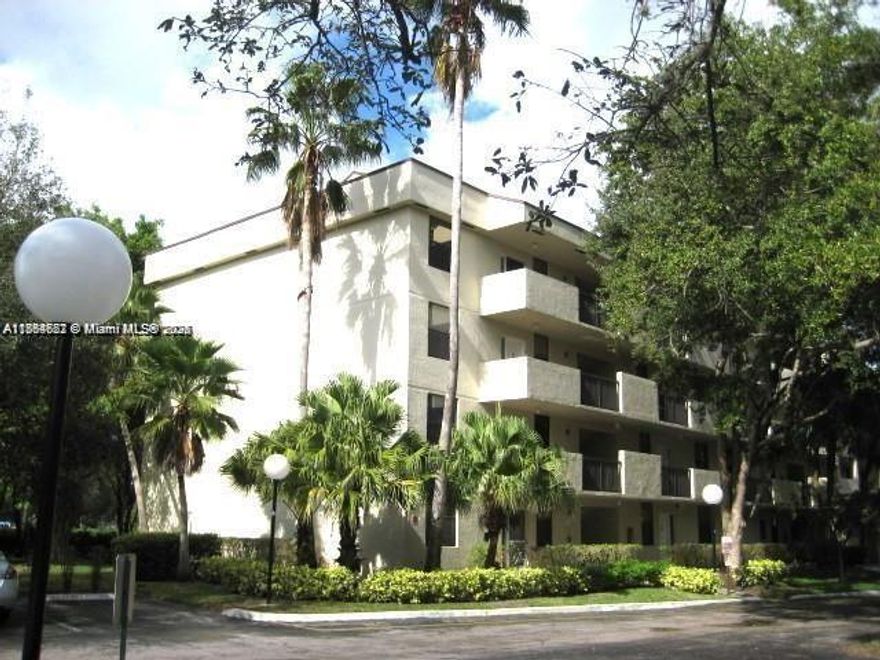 BEAUTIFUL! UPDATED. SPACIOUS 2BR/2BA CORNER UNIT ON 4th FLOOR (close to Elevator), FLOOR ALL TILED, VERY LARGE LIVING AREA W/FORMAL DINING AREA. BIG EAT-IN KITCHEN W/GRANITE COUNTER & REDONE CABINETS. LARGE LAUNDRY ROOM IN UNIT W/FULL WASHER/DRYER & NICE SIZE CLOSET. COMMUNITY POOL & GREAT AMENITIES IN CLUBHOUSE (including indoor pool). GREAT LOCATION, CLOSE TO HI-WAYS.