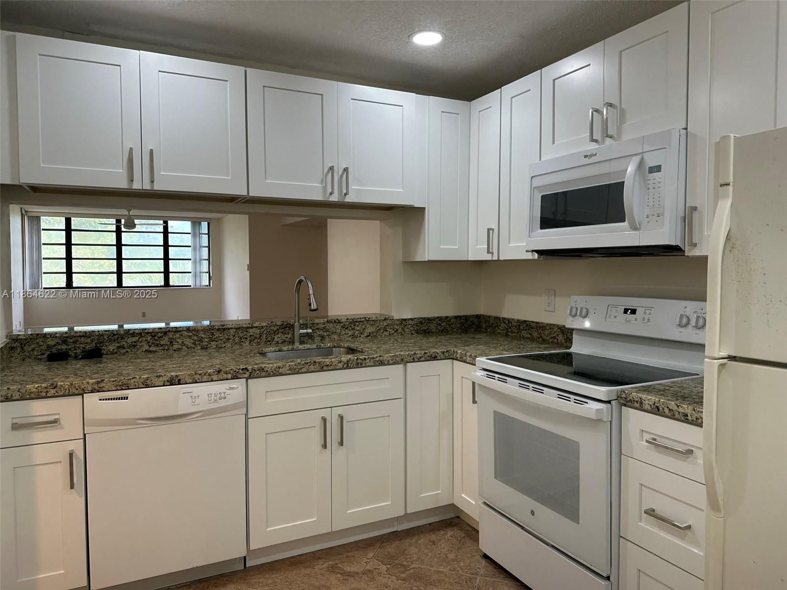 TRADEWINDS / TOWNSHIP[ - Residential Lease