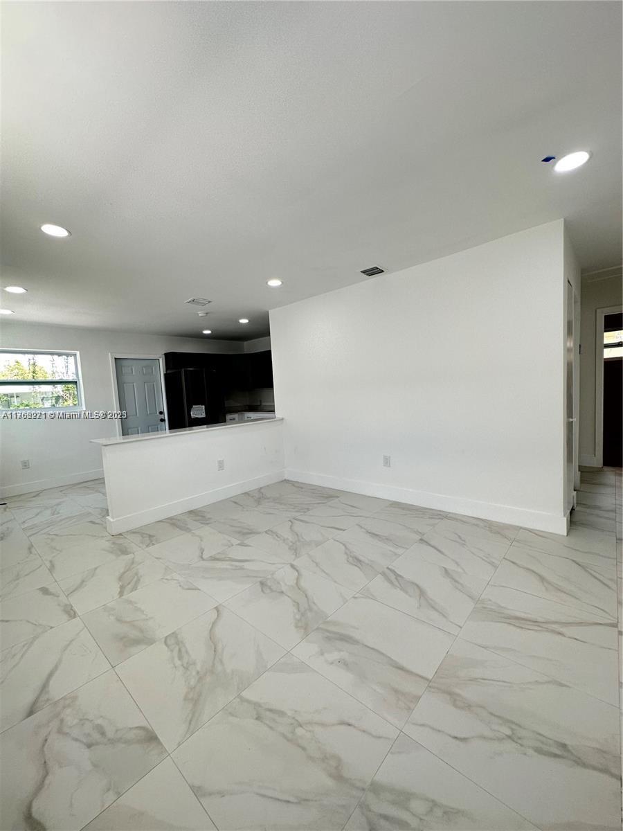 BEVERLY HEIGHTS - Residential Income