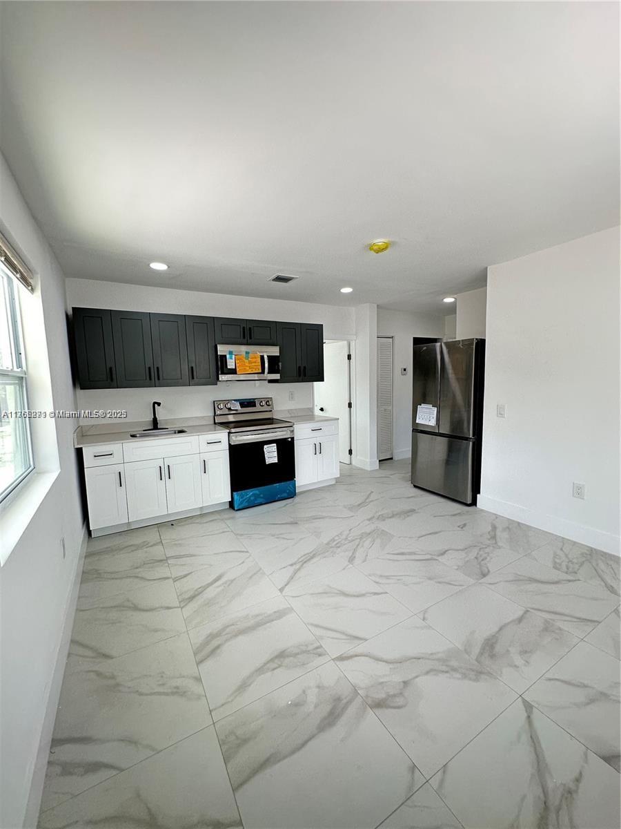 BEVERLY HEIGHTS - Residential Income