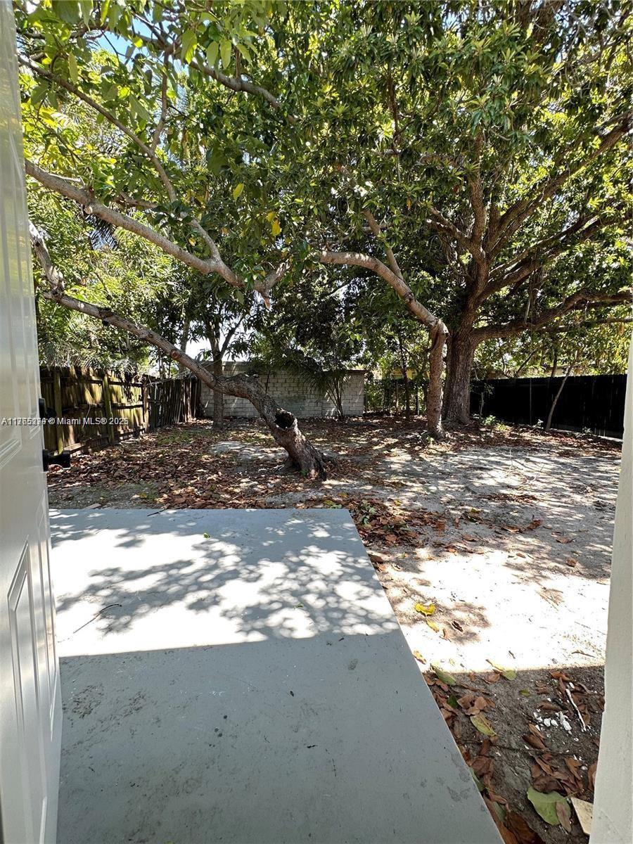 BEVERLY HEIGHTS - Residential Income