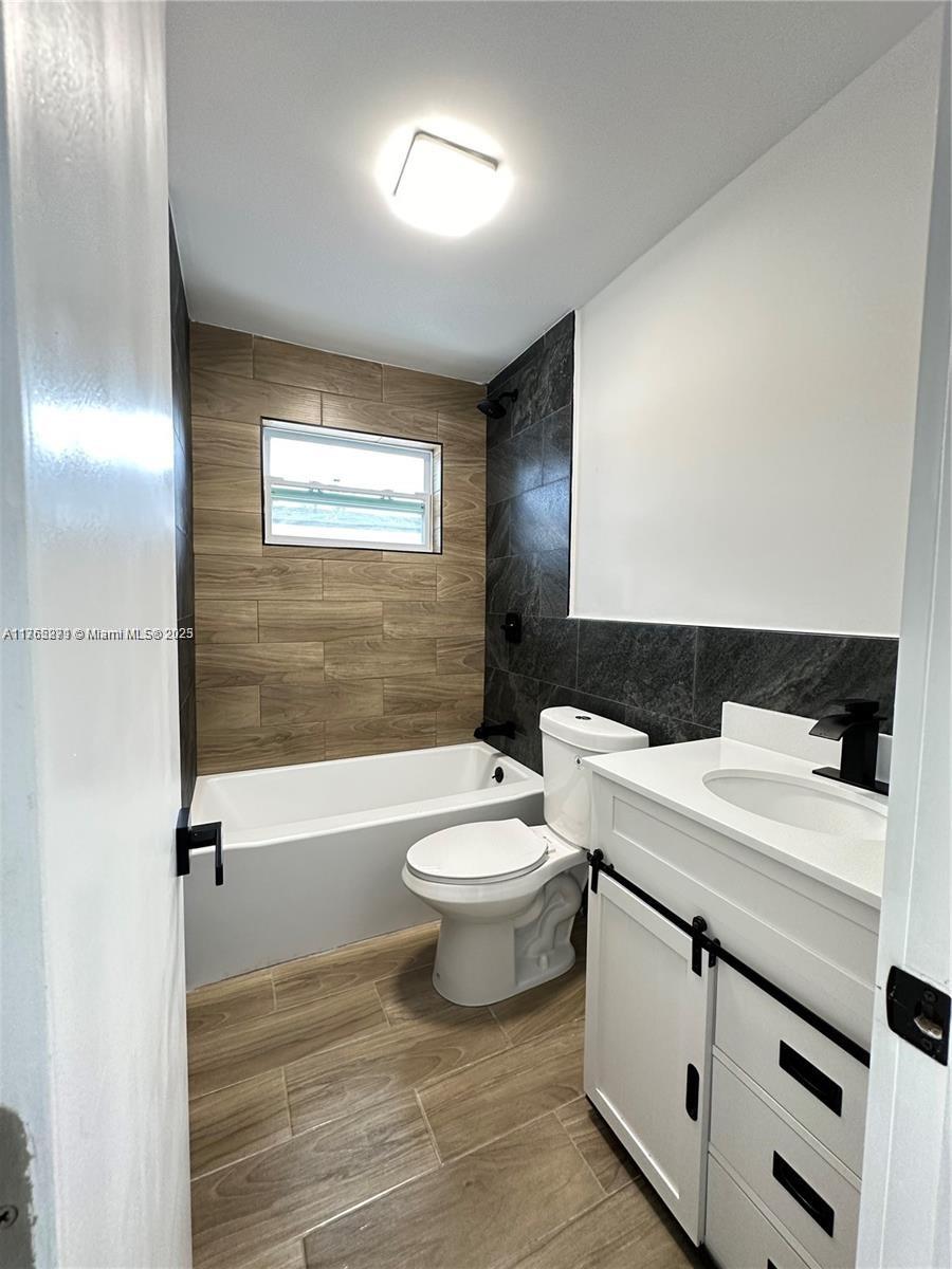 BEVERLY HEIGHTS - Residential Income