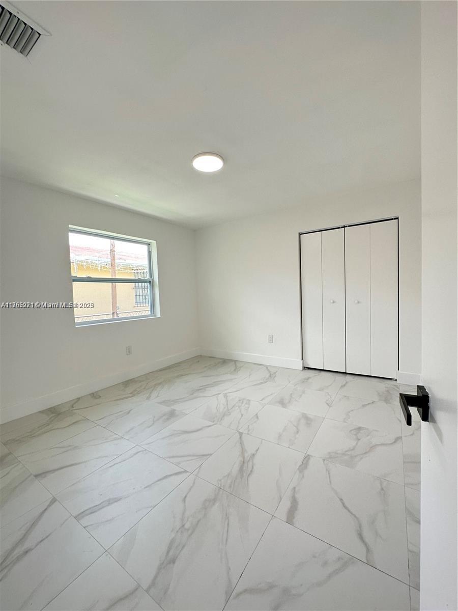 BEVERLY HEIGHTS - Residential Income