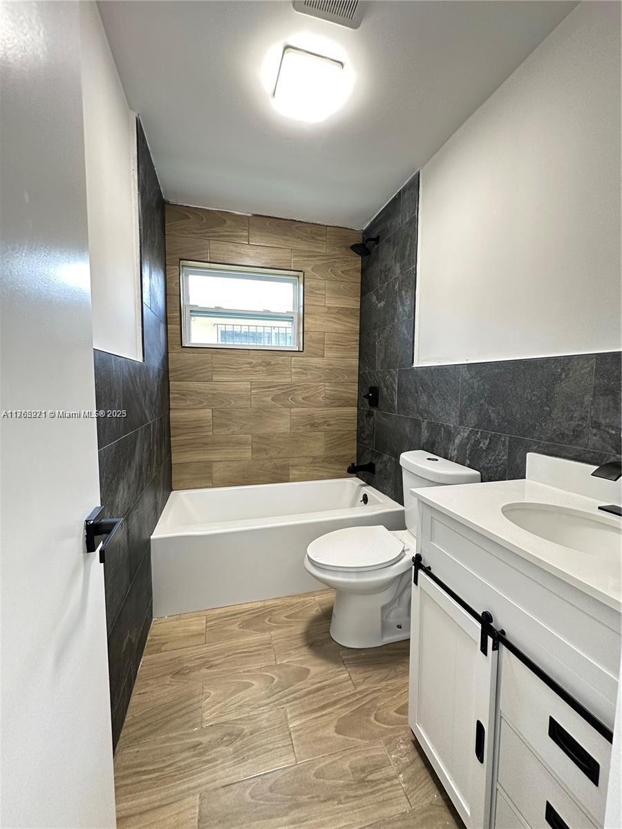 BEVERLY HEIGHTS - Residential Income