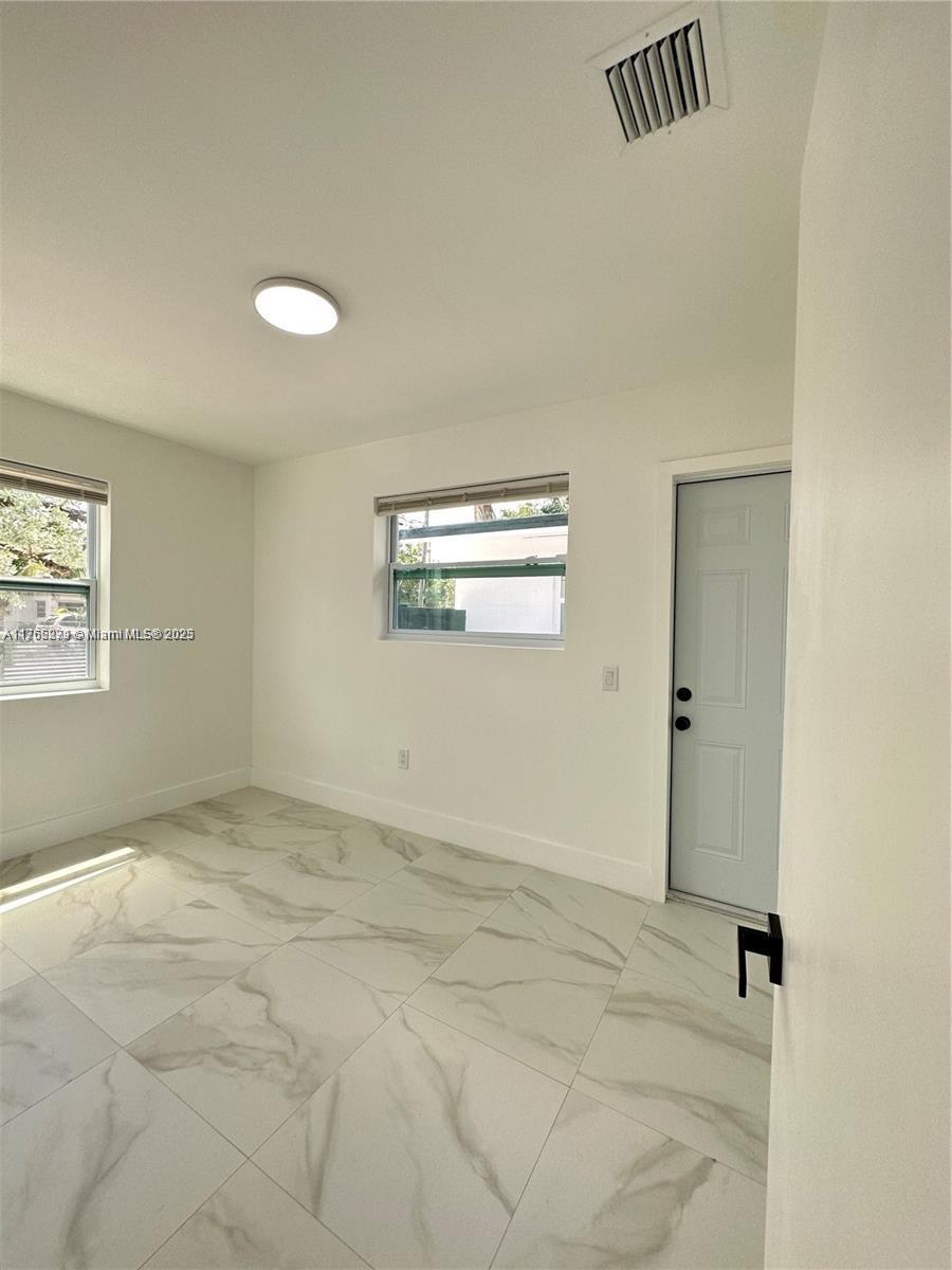 BEVERLY HEIGHTS - Residential Income