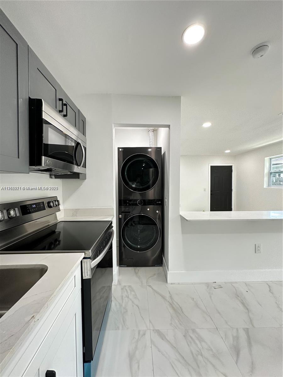 BEVERLY HEIGHTS - Residential Income