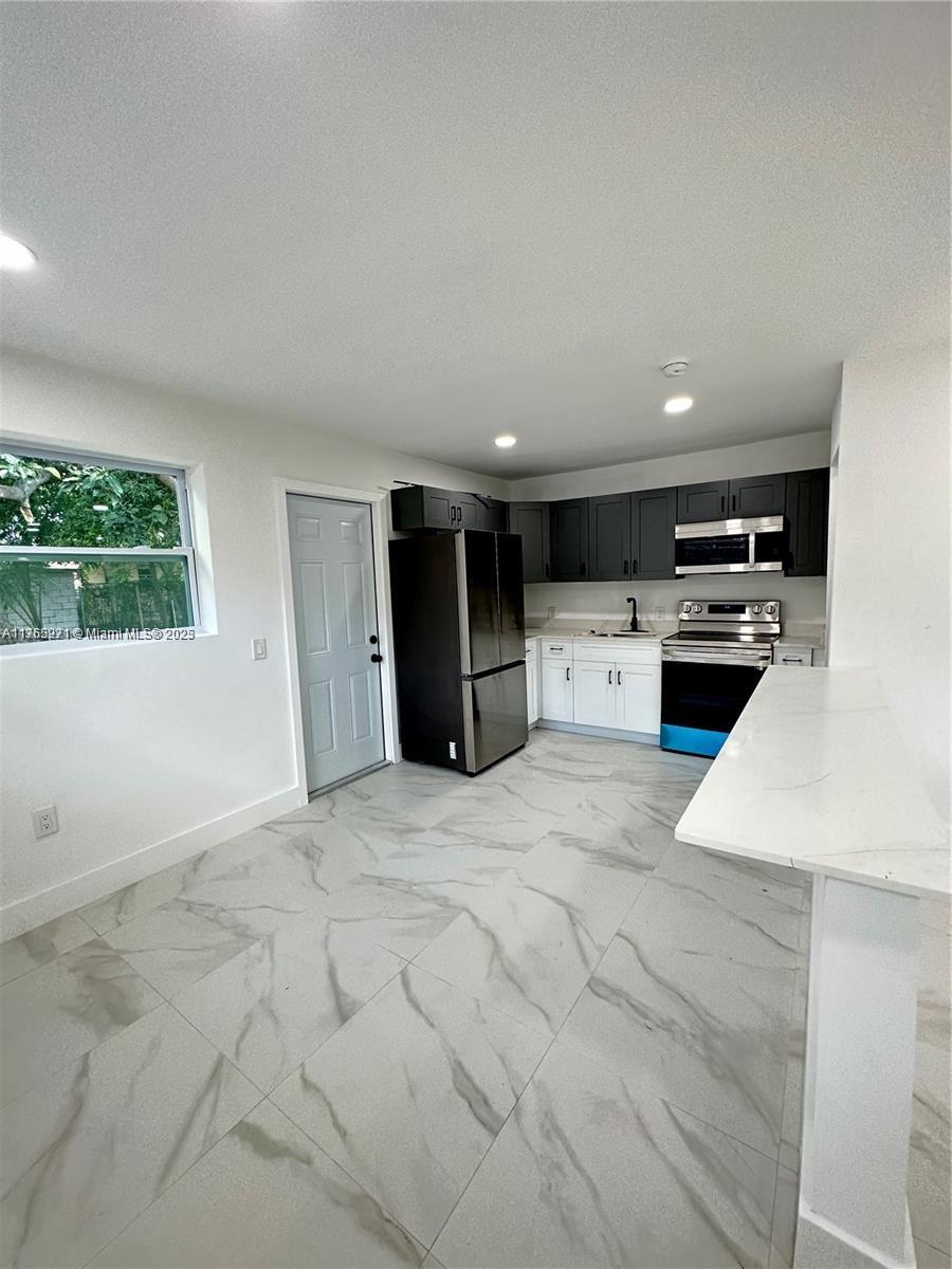 BEVERLY HEIGHTS - Residential Income