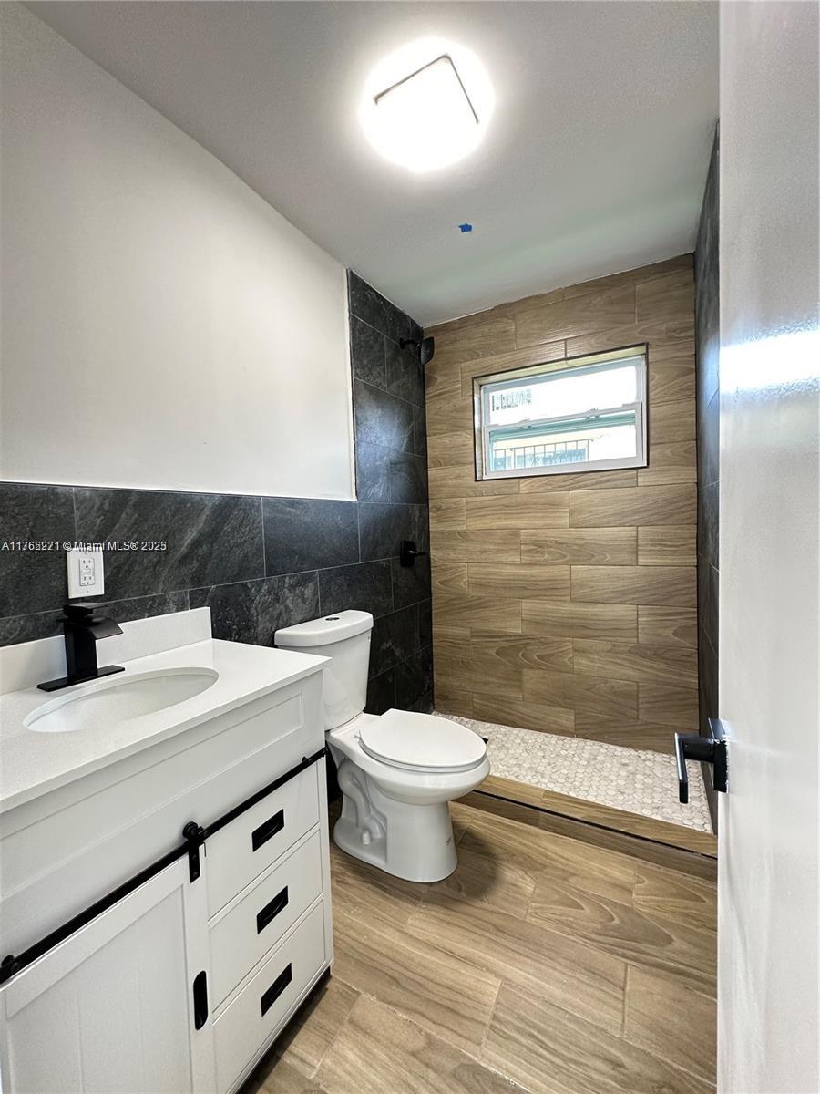 BEVERLY HEIGHTS - Residential Income