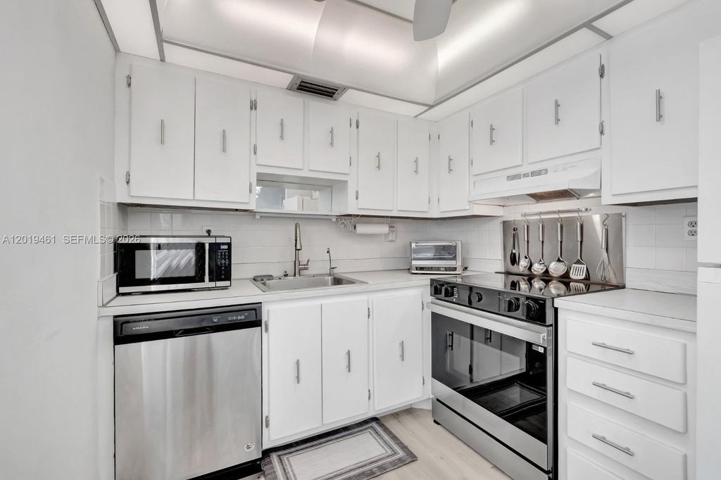Photo of 481 Burgundy K #K, Delray Beach, FL 33484 (MLS # A12019461)
