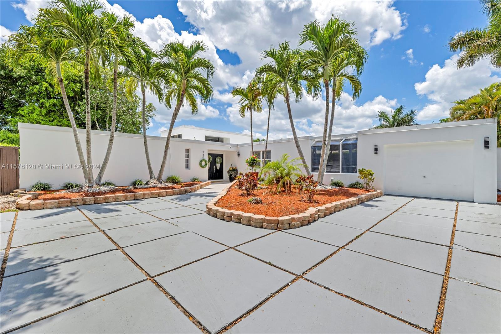 Property for Sale at 740 Conch Shell Pl Pl, Plantation, Miami-Dade County, Florida - Bedrooms: 5 
Bathrooms: 4  - $1,399,000