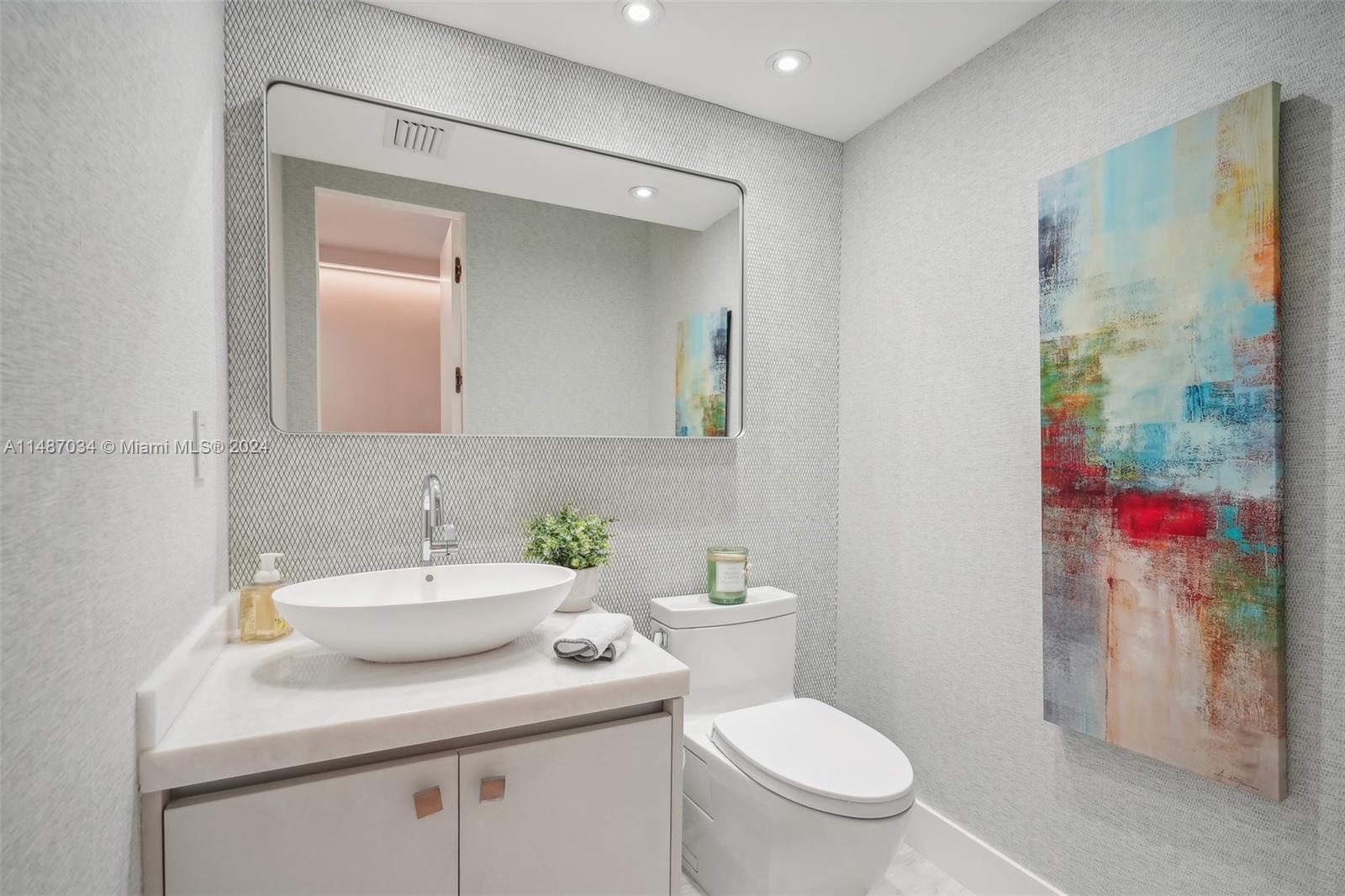 MIRAGE CONDO - Residential