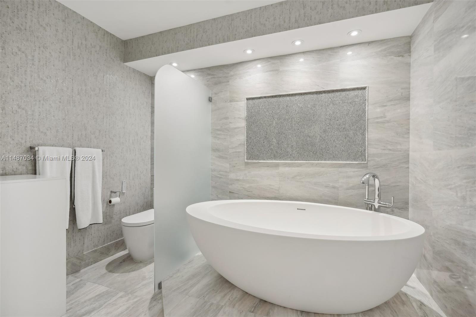 MIRAGE CONDO - Residential