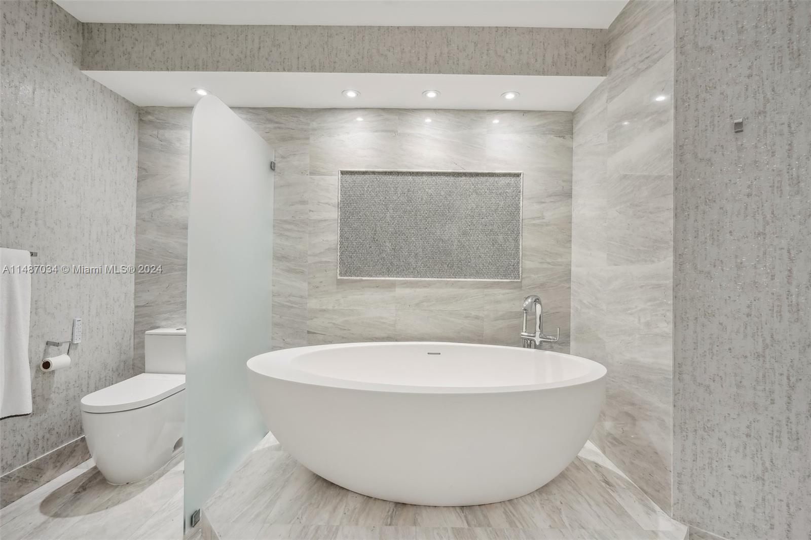 MIRAGE CONDO - Residential