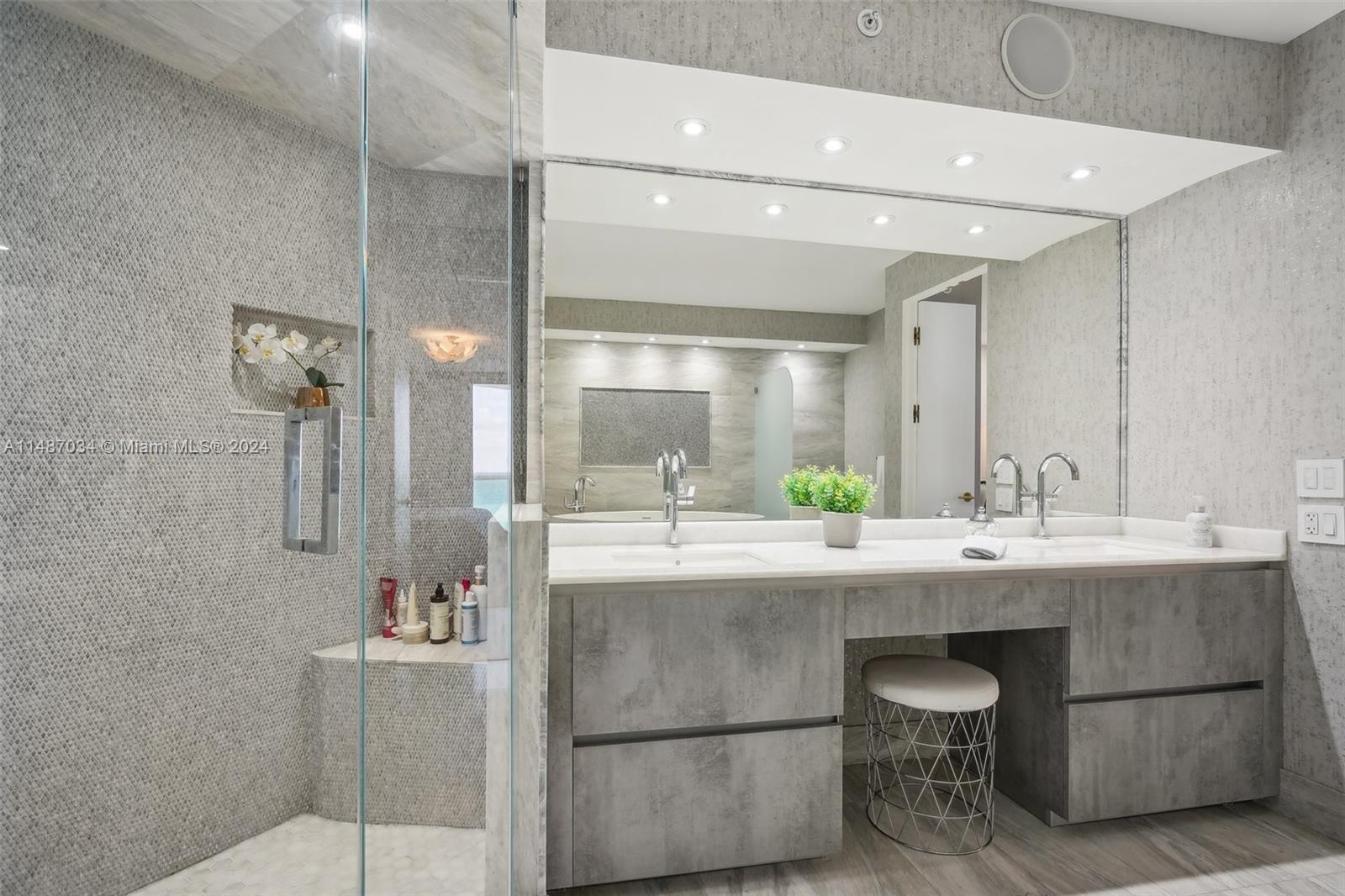 MIRAGE CONDO - Residential