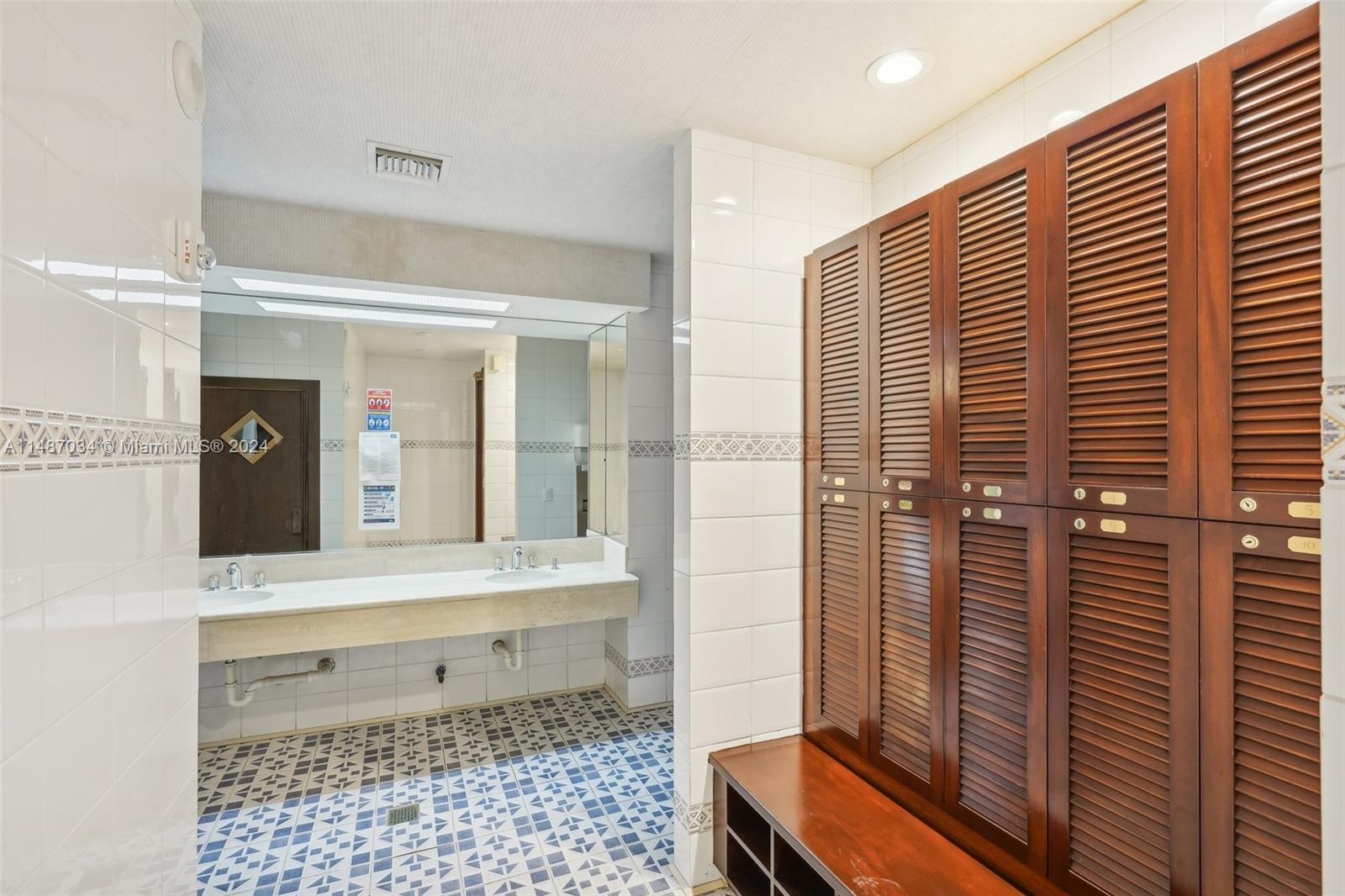 MIRAGE CONDO - Residential