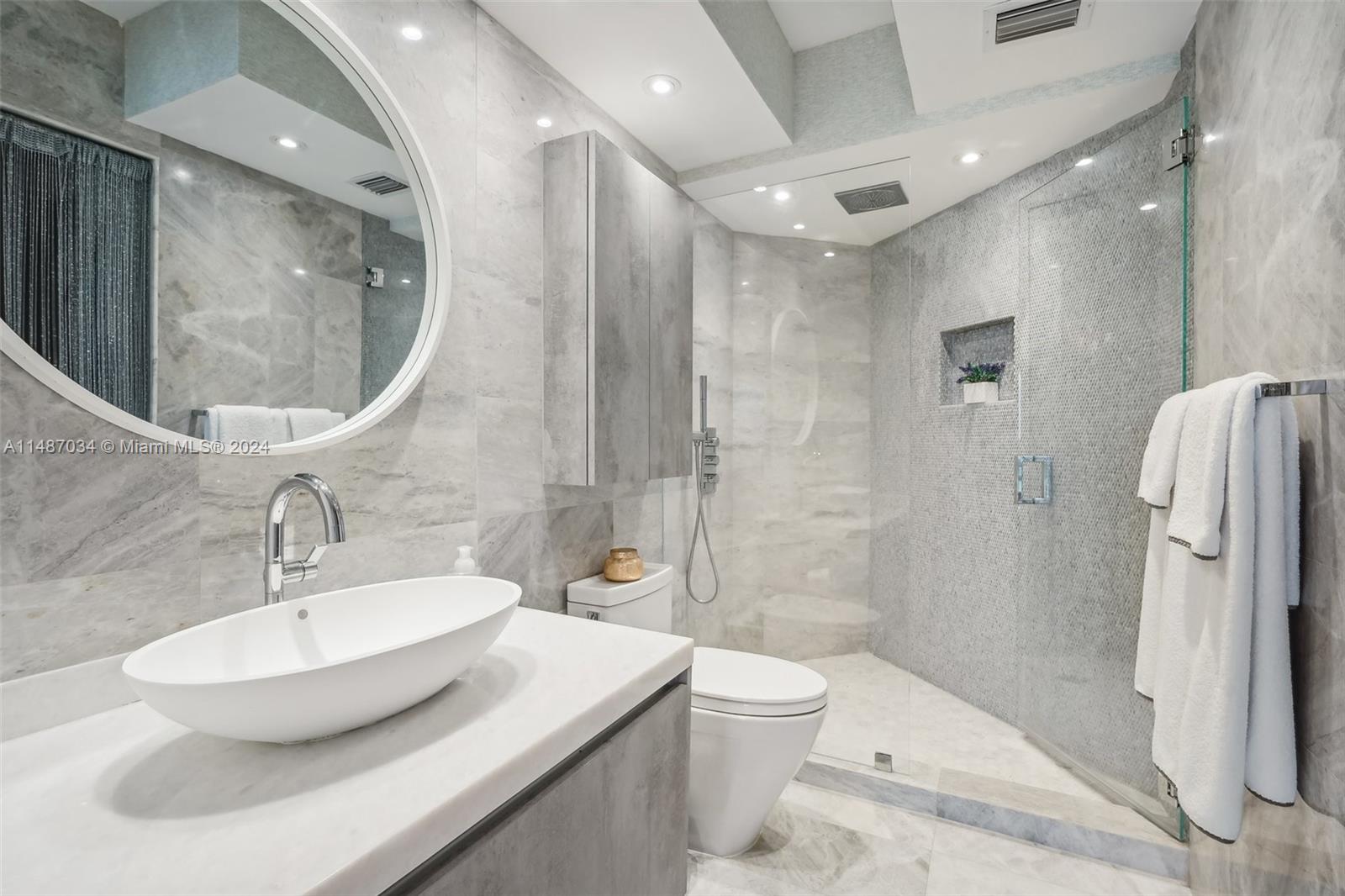 MIRAGE CONDO - Residential