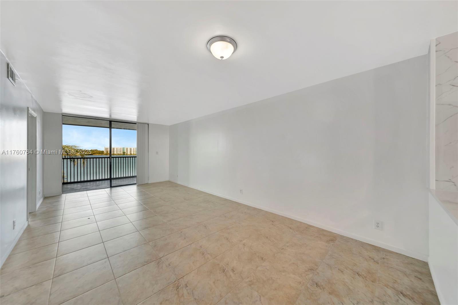 LAKE EMERALD CONDOMINIUM - Residential