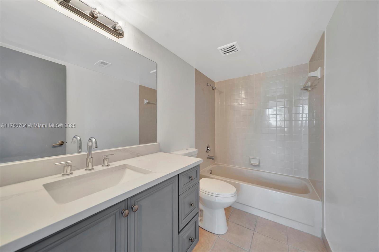 LAKE EMERALD CONDOMINIUM - Residential