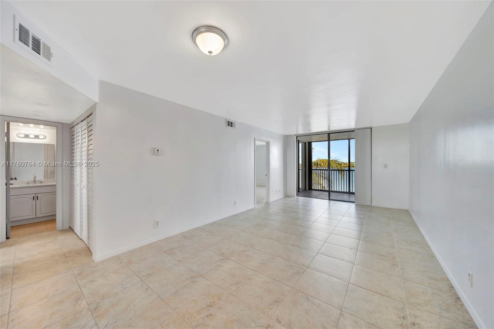 LAKE EMERALD CONDOMINIUM - Residential
