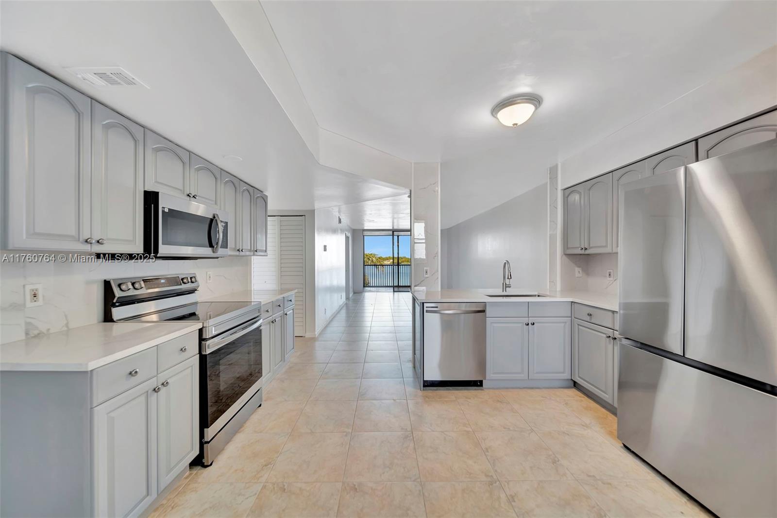 LAKE EMERALD CONDOMINIUM - Residential