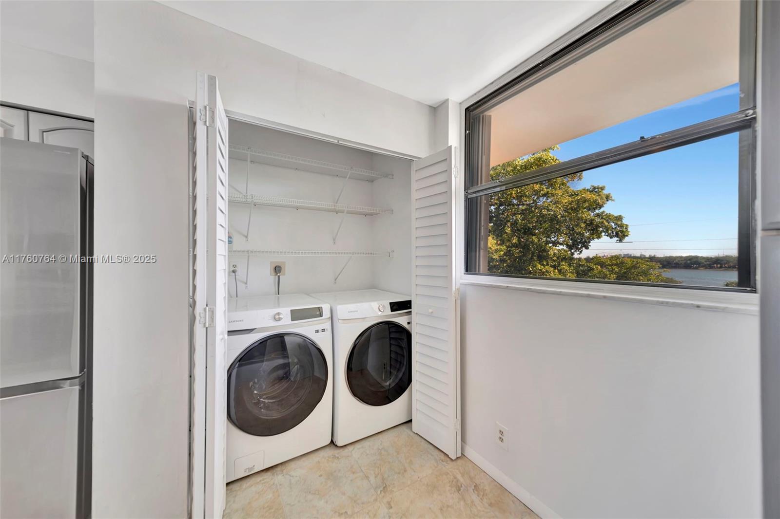 LAKE EMERALD CONDOMINIUM - Residential