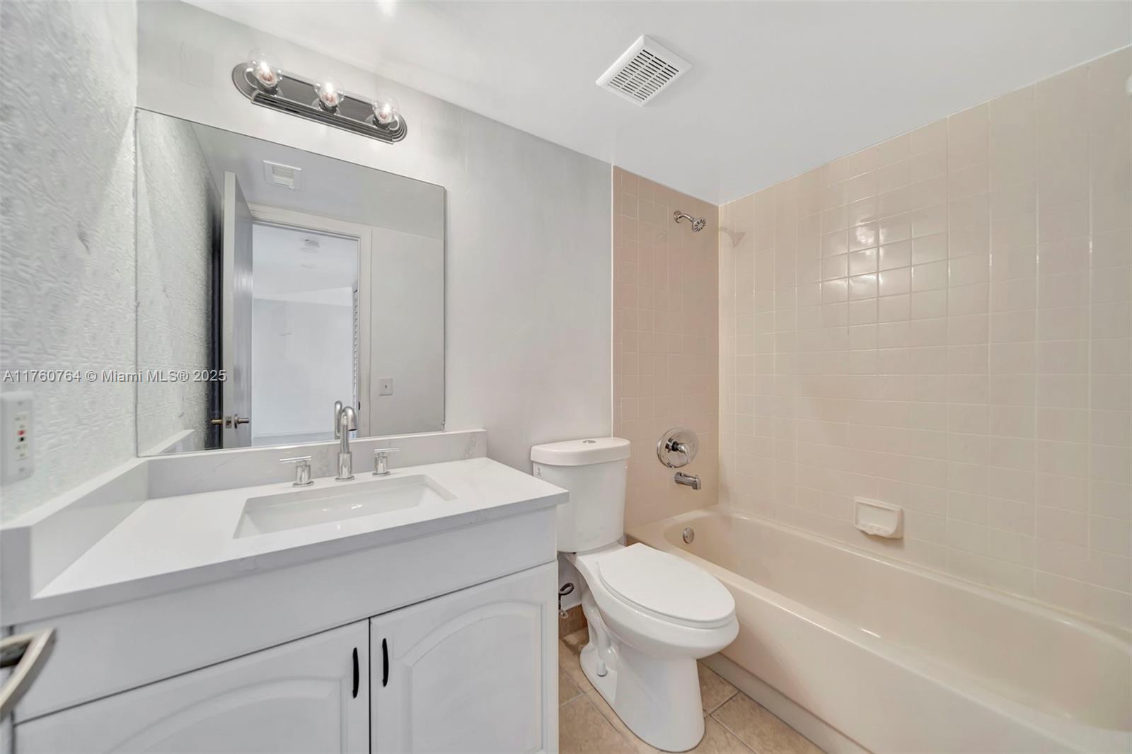 LAKE EMERALD CONDOMINIUM - Residential