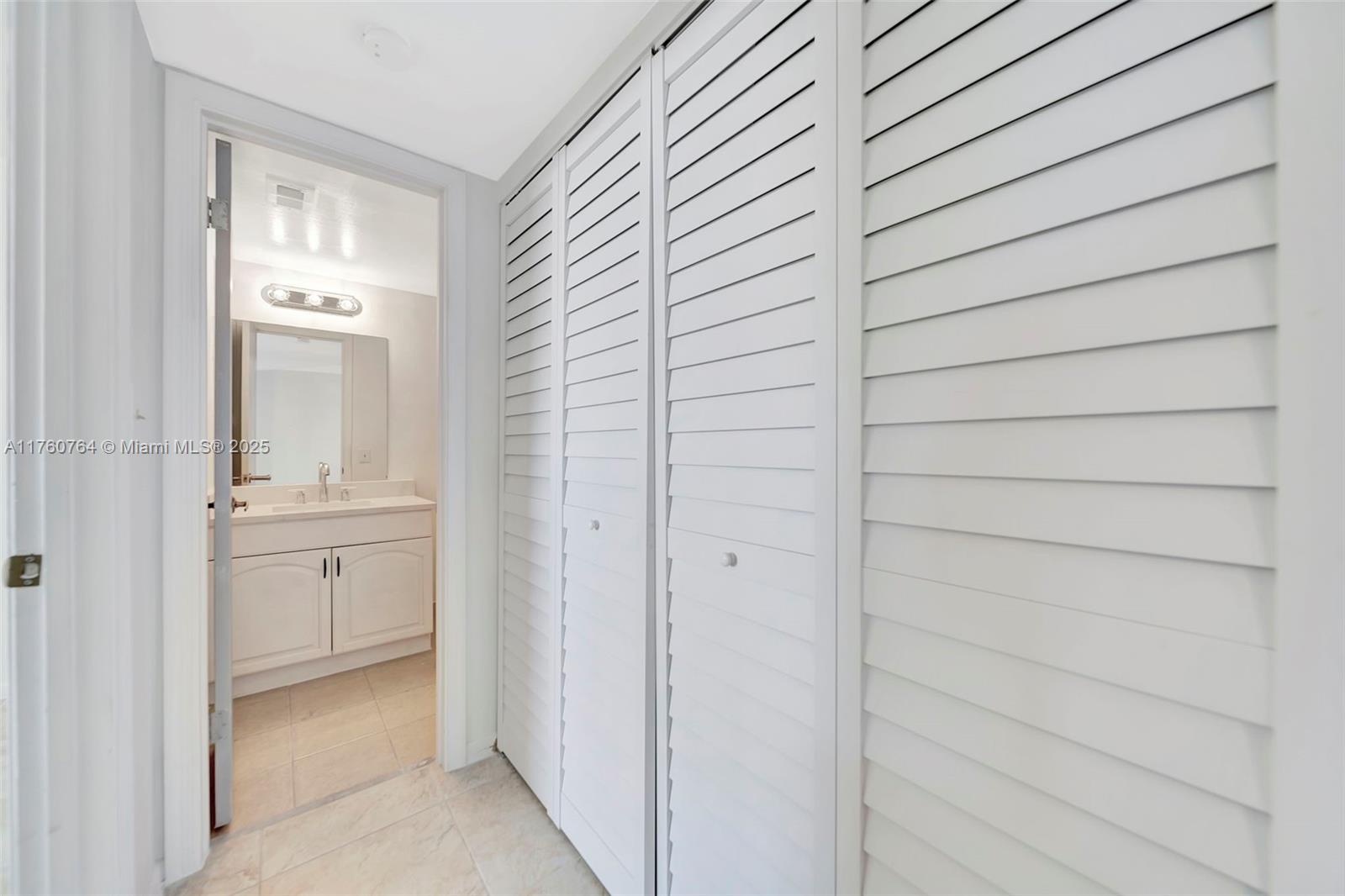 LAKE EMERALD CONDOMINIUM - Residential