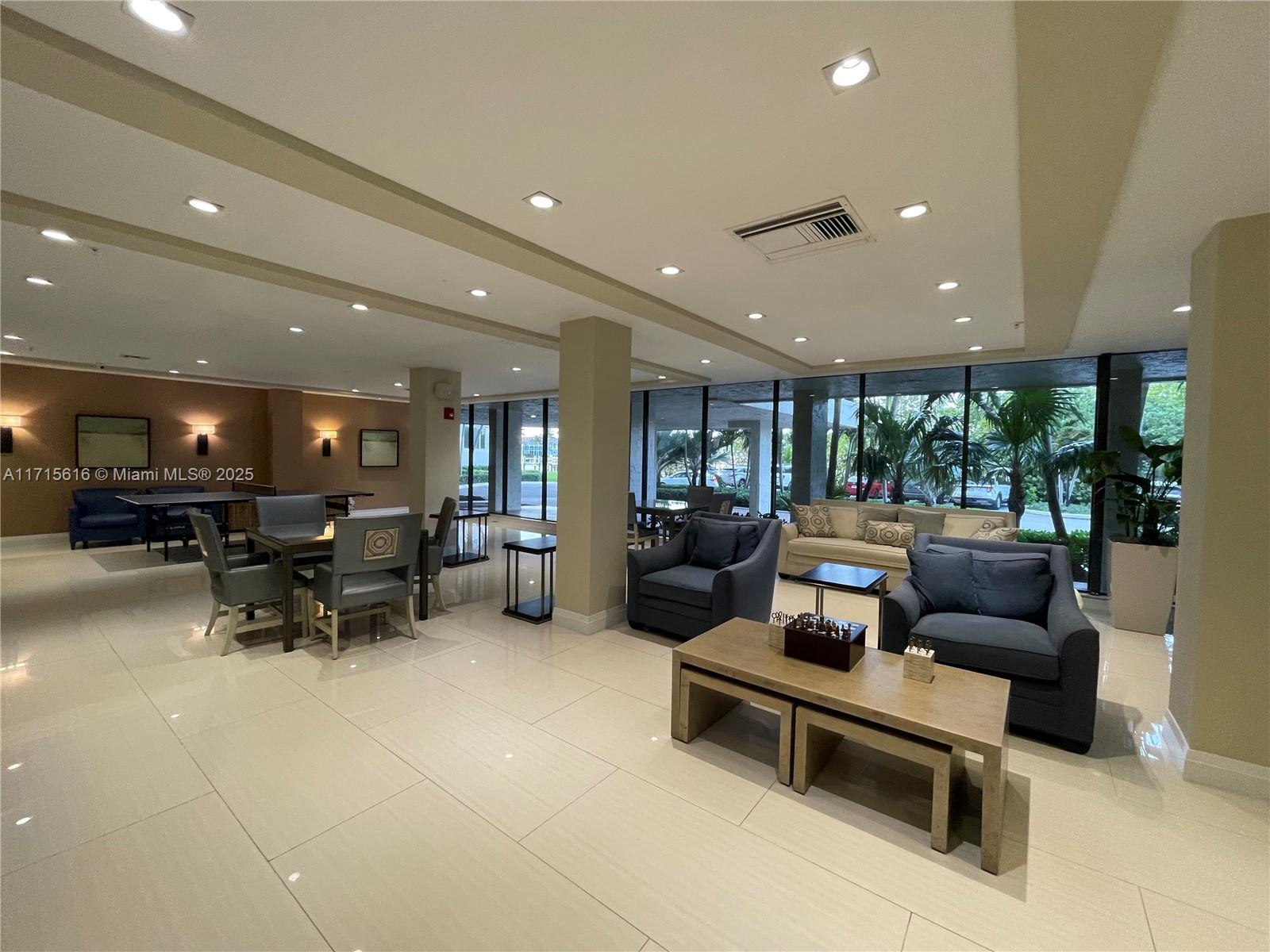 REGENCY HIGHLAND CLUB CON - Residential