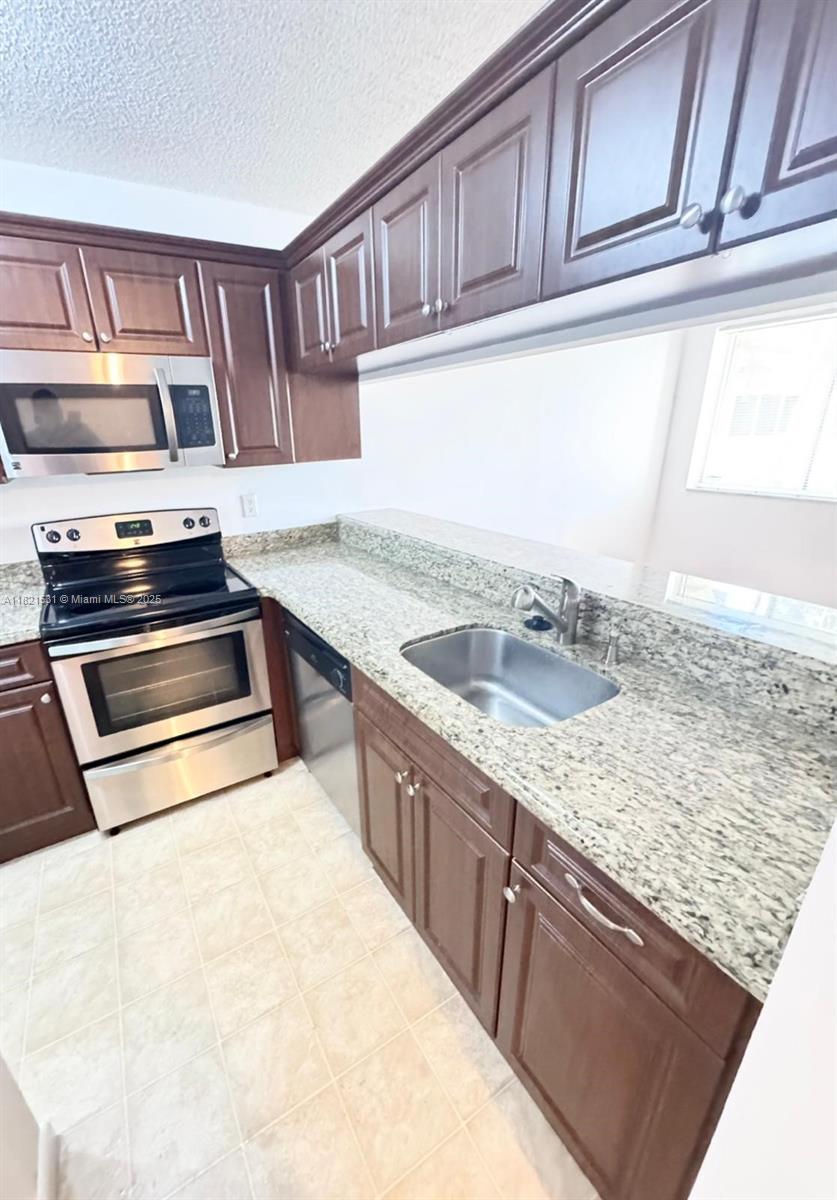 STERLING VILLAGES OF PALM - Residential Lease