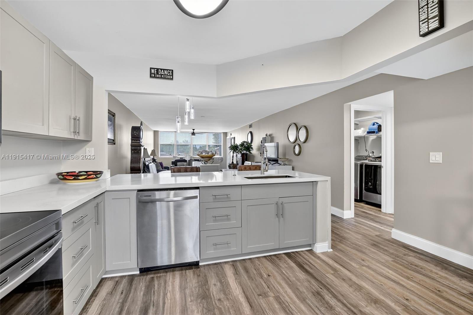 SUNRISE LAKES 211 CONDO - Residential