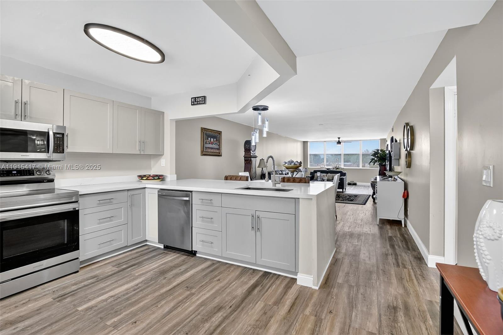 SUNRISE LAKES 211 CONDO - Residential