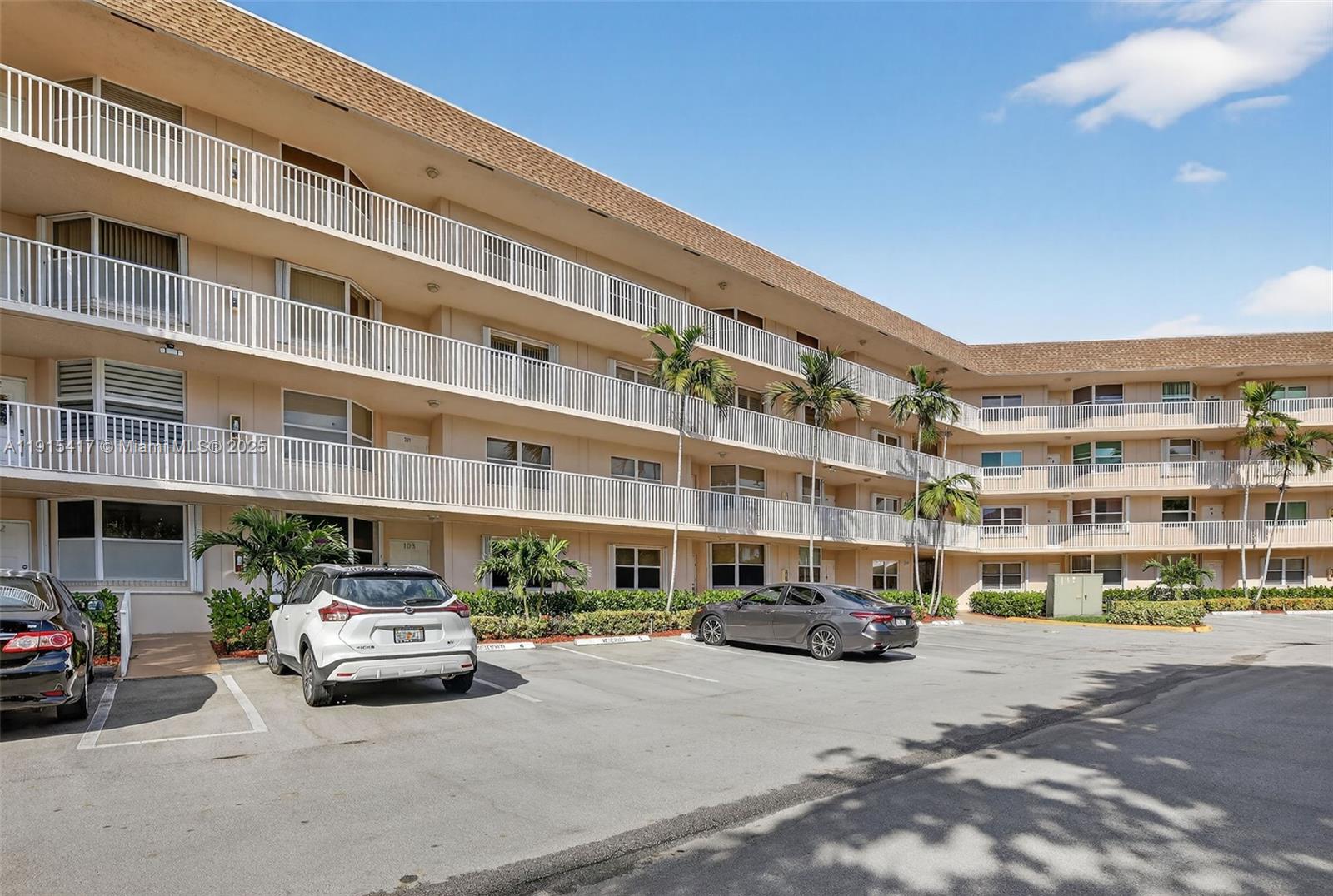 SUNRISE LAKES 211 CONDO - Residential