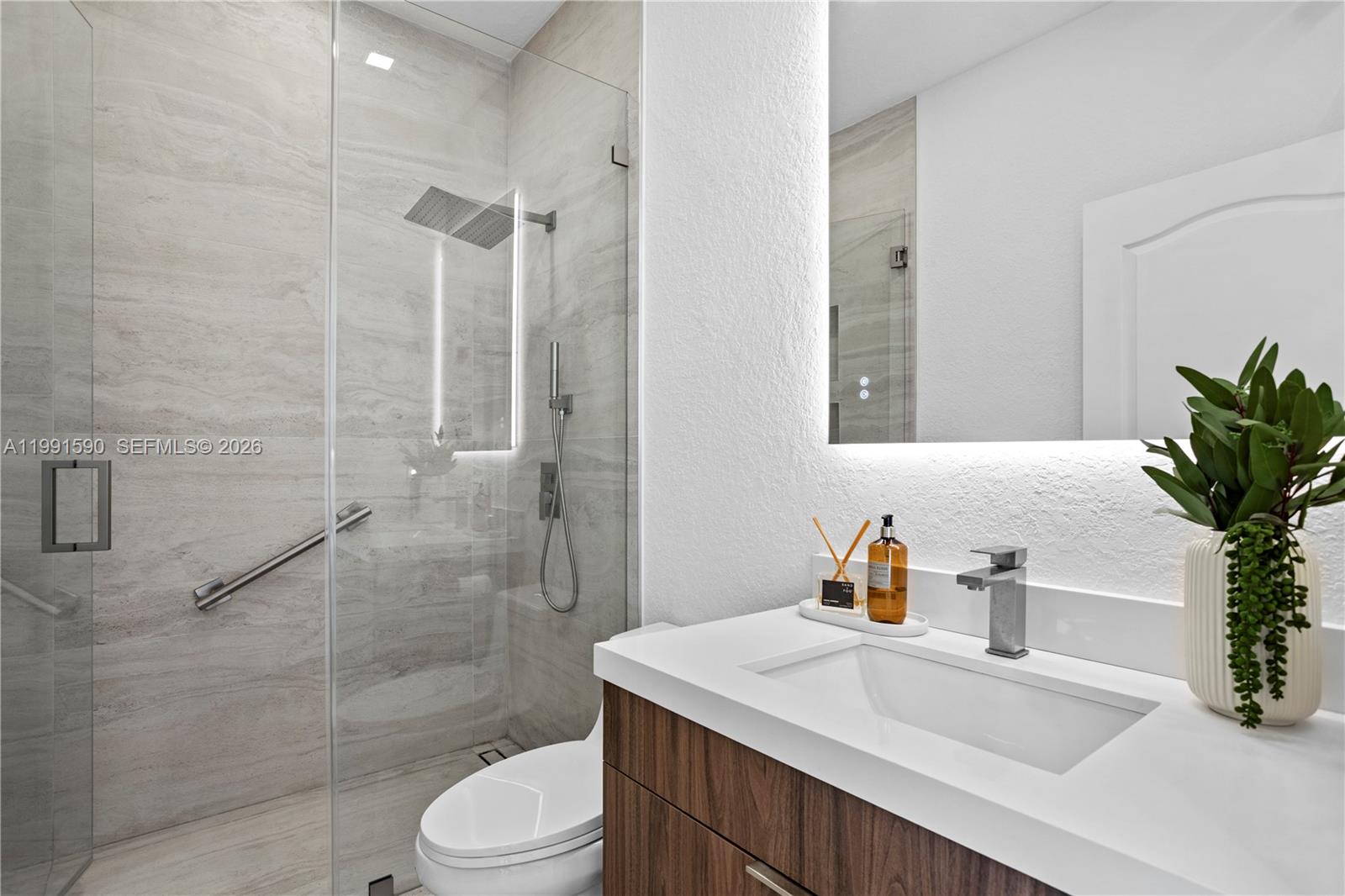 ISLANDS AT DORAL - Residential