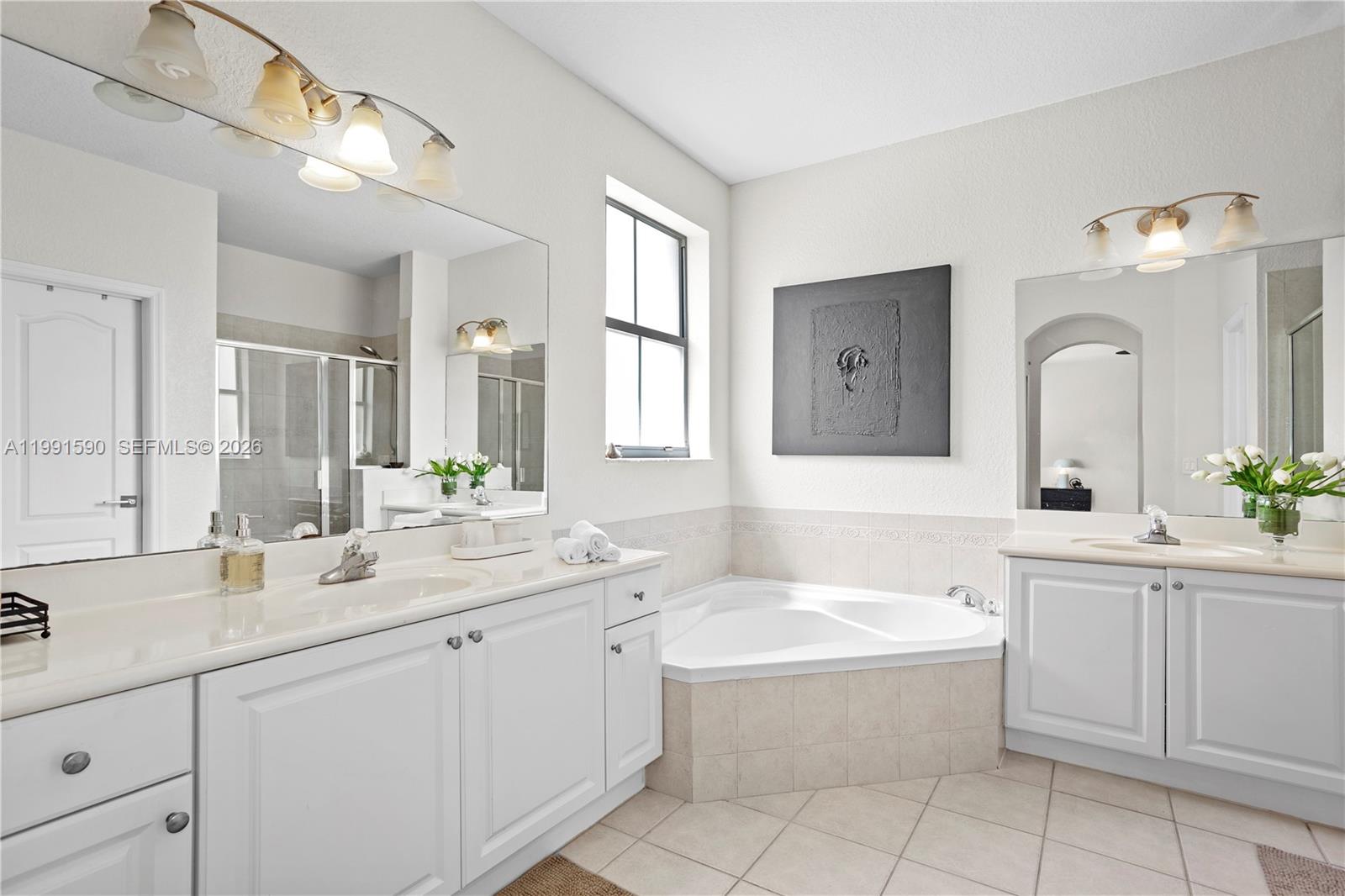 ISLANDS AT DORAL - Residential