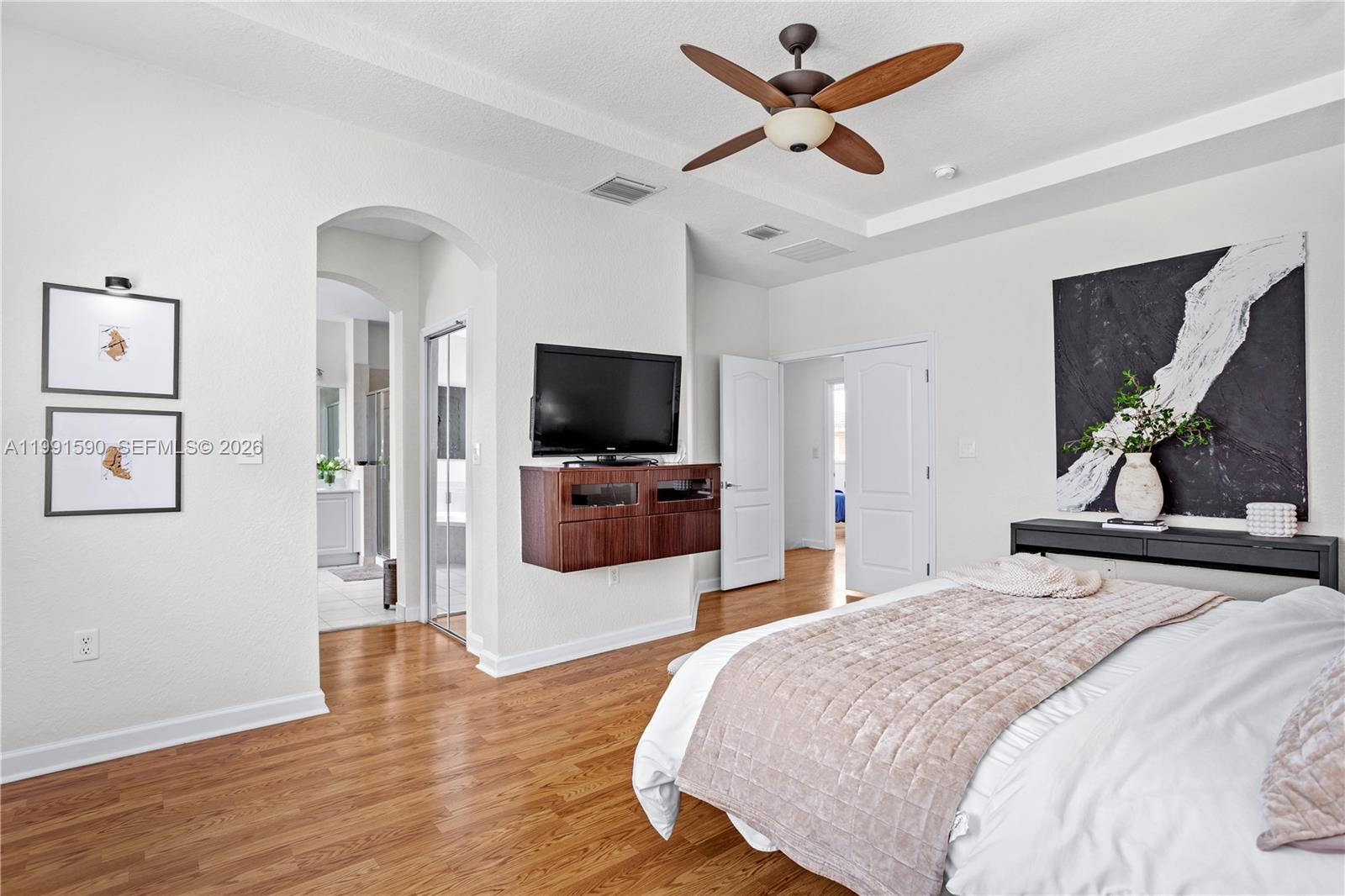 ISLANDS AT DORAL - Residential