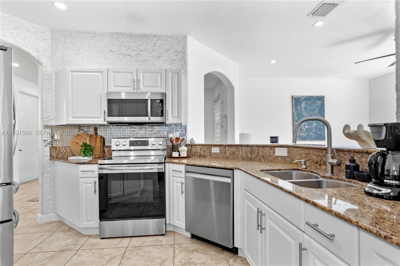 ISLANDS AT DORAL - Residential
