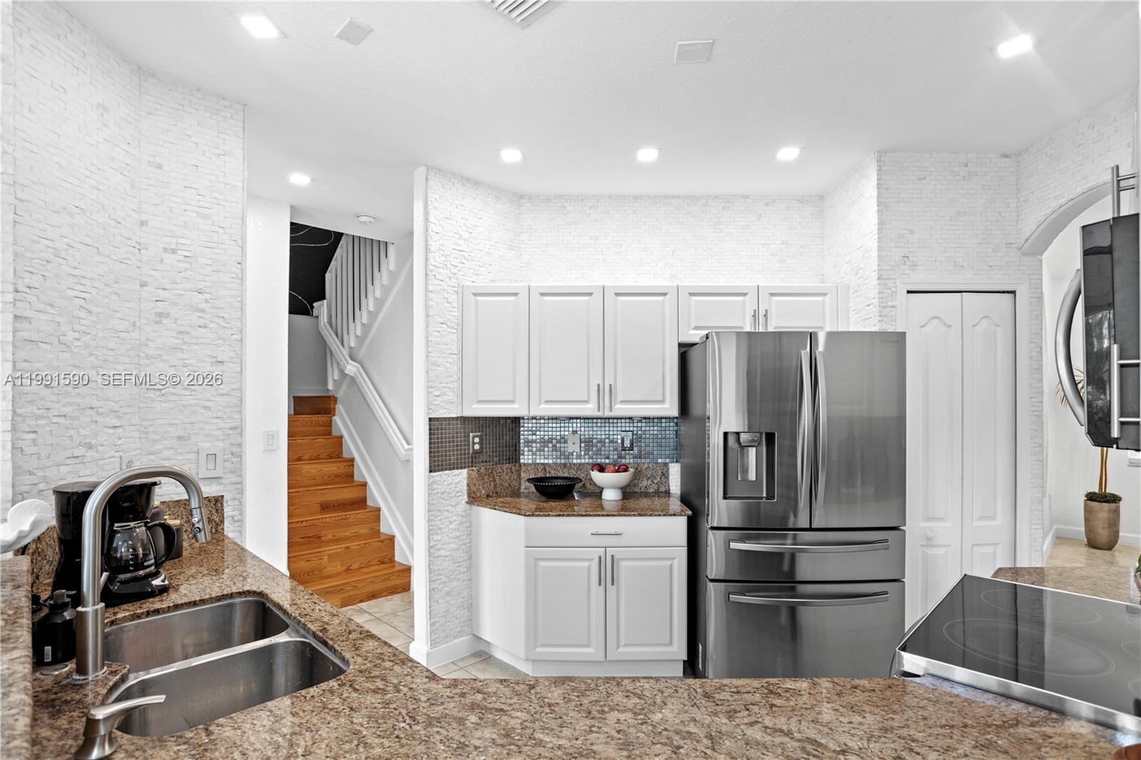 ISLANDS AT DORAL - Residential
