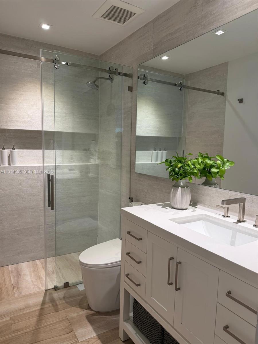 CORAL GABLES BISC BAY SEC - Residential