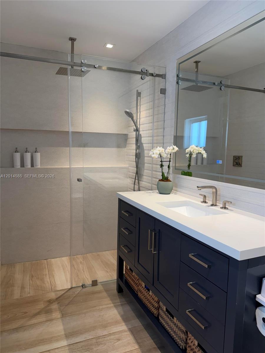 CORAL GABLES BISC BAY SEC - Residential