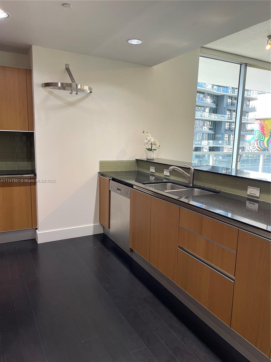 GORGEOUS 2/2/1 BRICKELL CONDO. PRIVATE BALCONY WITH PANORAMIC CITY VIEWS. MODERN KITCHEN WITH STAINLESS APPLIANCES AND GRANITE TOP. FRESHLY PAINTED W/ TILE FLOORS THROUGHOUT. FABULOUS LOCATION JUST STEPS FROM SHOPS AND RESTAURANTS. GREAT AMENITIES. POOL, FITNESS CENTER, YOGA ROOM, GAME ROOM & BILLIARD. READY TO MOVE IN.