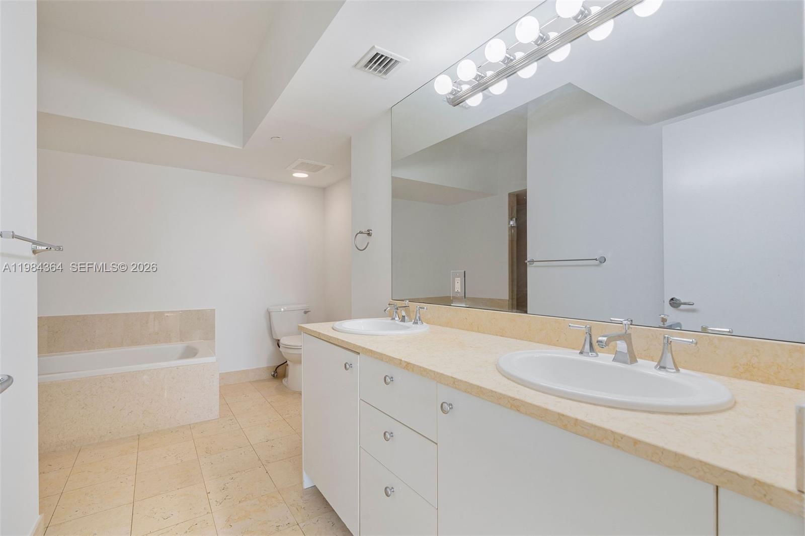 TURNBERRY VLG NO TOWER CO - Residential