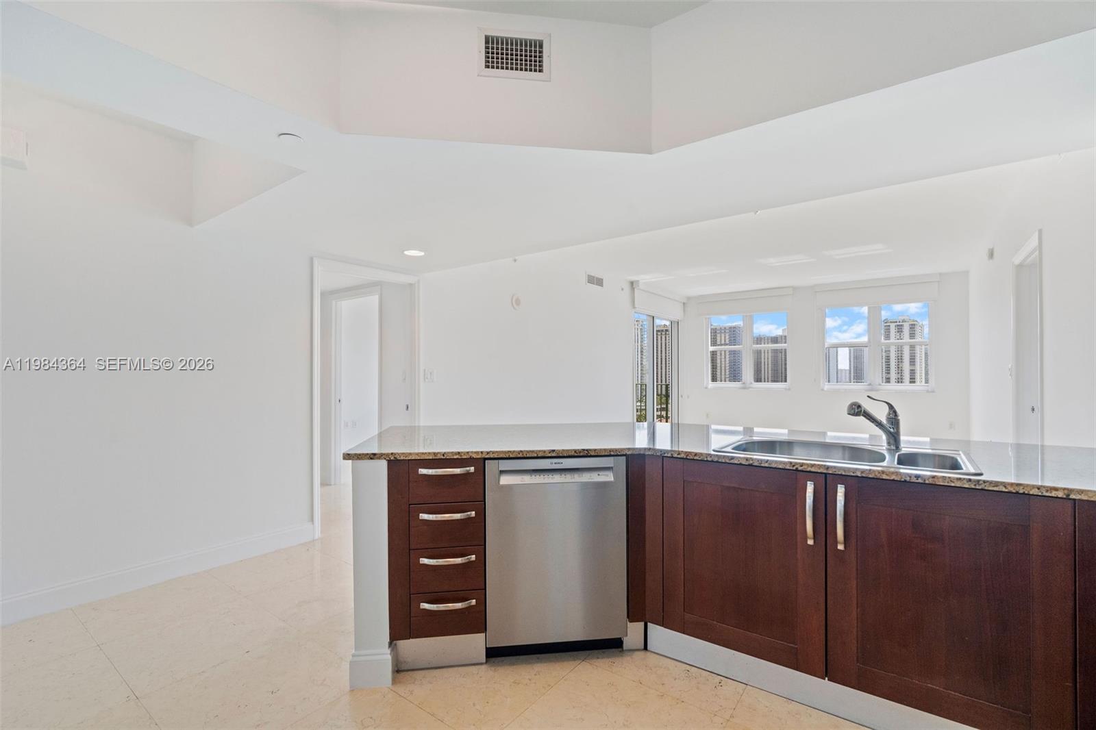 TURNBERRY VLG NO TOWER CO - Residential