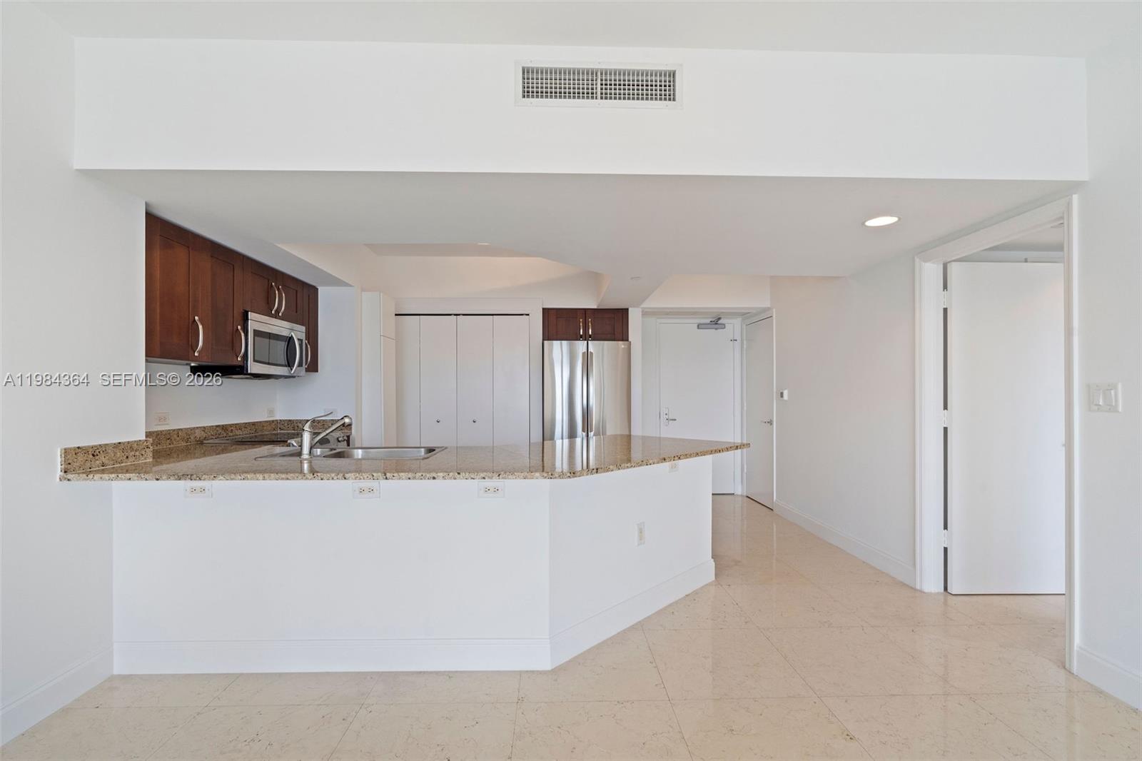 TURNBERRY VLG NO TOWER CO - Residential