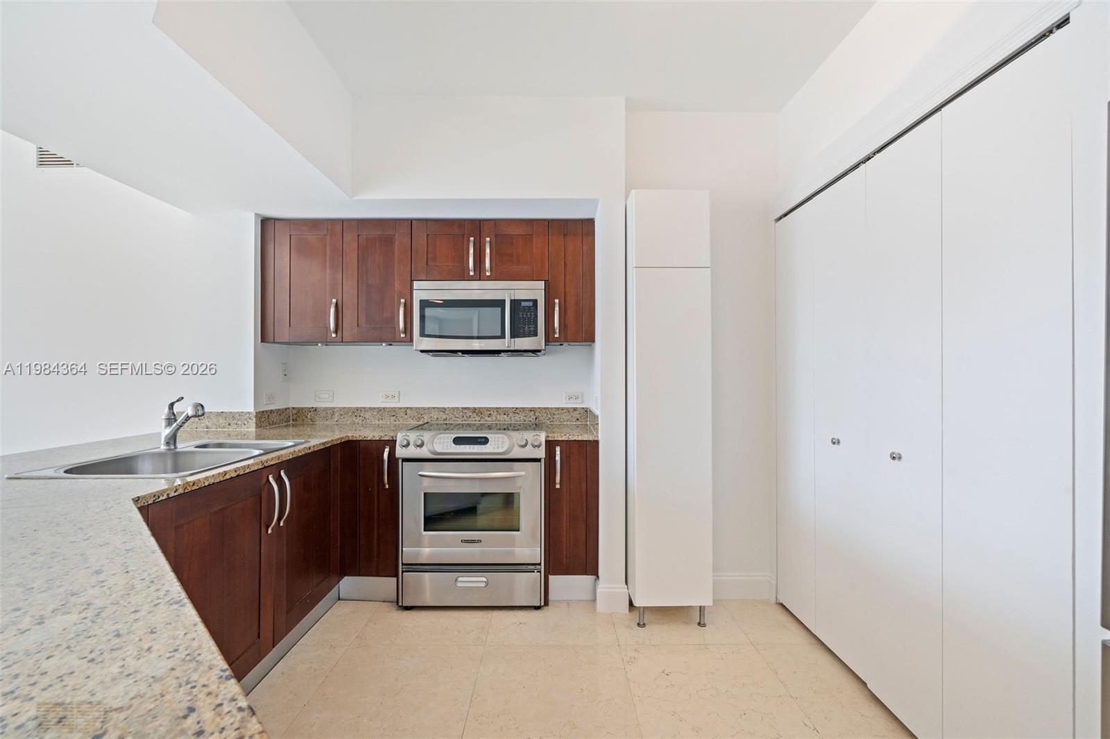 TURNBERRY VLG NO TOWER CO - Residential