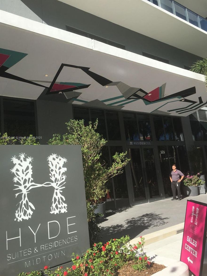 5 Star Condo/hotel at Hyde Midtown. 1 Bedroom plus den/1.5 Bath.  Hotel services for tenants on demand including housekeeping, newspaper delivery, babysitting, dry cleaning or room service 24hs. Top amenities as tennis court, spa, mini golf, kids' salon, social room, gym, theater, pool, jacuzzi and more...Lots of restaurants in the area, shops, Wynwood and design district.