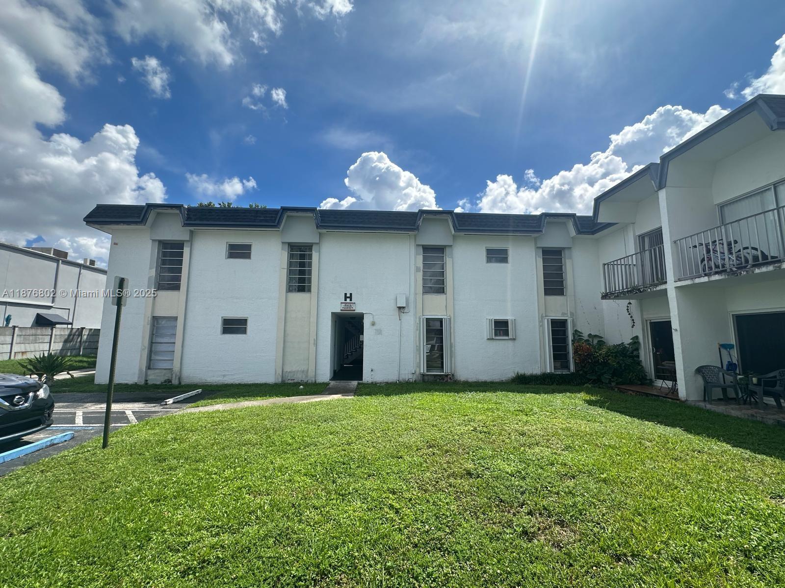 Great location and spacious 1/1 condo